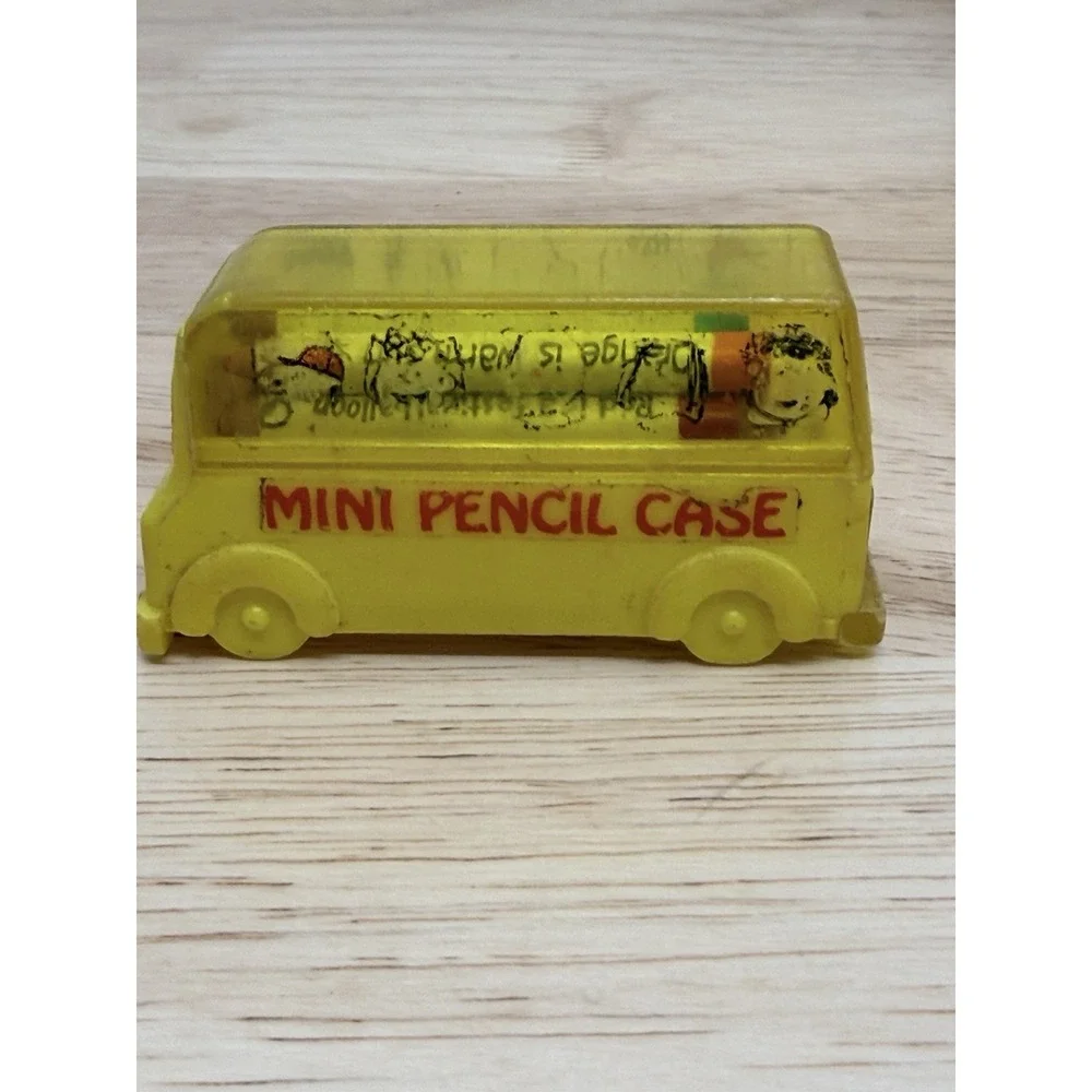 Vintage Peanuts School Bus Mini Pencil Case W/Sharpener and Original Pencils #AA